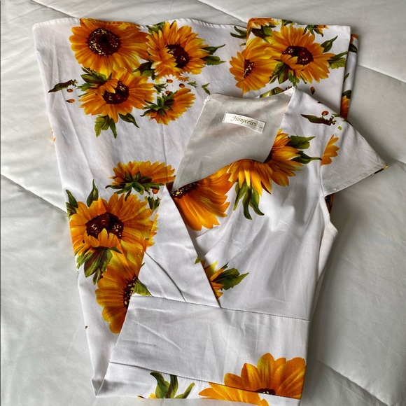 Hanpceirs Cap Sleeve 1950s Sunflower Dress - Picture 4 of 11